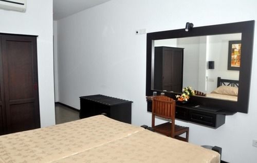 Scandinavia Hotel Hikkaduwa Ngoại thất bức ảnh